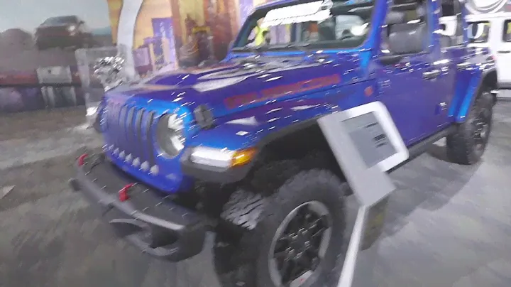 Jeep Wrangler с Нью Йоркского автосалона. Новая крыша с электро приводом.