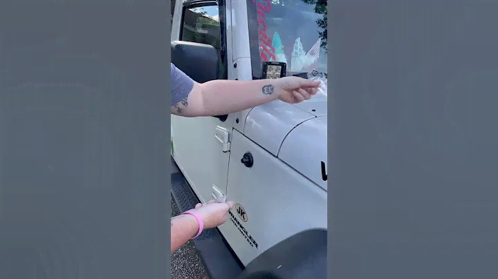 30 Second Series: Changing Antenna on Jeep Wrangler JK #jeep #diy #jeepher