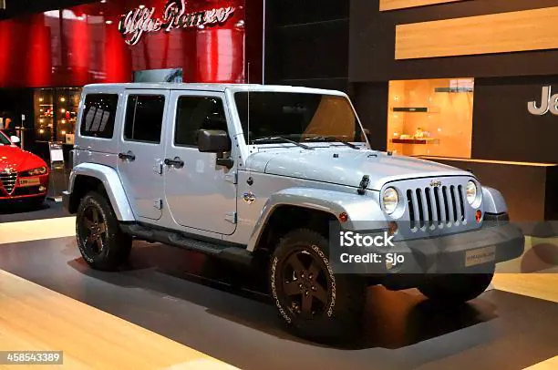 Jeep Wrangler Unlimited — стоковые фотографии и другие картинки Jeep Wrangler - Jeep Wrangler, Бесконечность, 4х4