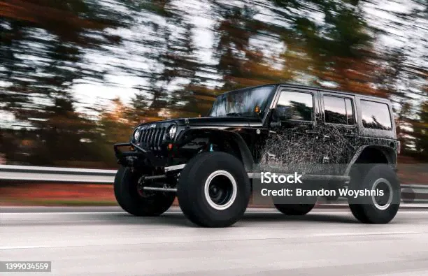 Jeep Wrangler На Трассе — стоковые фотографии и другие картинки Jeep Wrangler - Jeep Wrangler, 4х4, Jeep