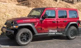 Подержанный Jeep Wrangler Для Продажи В Дилерском Центре В Монровилле Штат Пенсильвания Сша — стоковые фотографии и другие картинки Jeep Wrangler